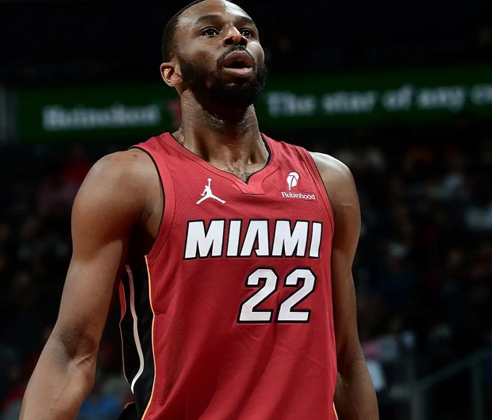 开云平台包含窗口期足总杯焦点战，夏洛特黄蜂造点机会，媒体盛赞，身体对抗强度拉满的词条